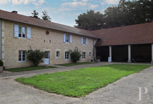 En Bourgogne, au sud de Beaune, un château affilié aux grands vignobles et à la permaculture - photo  n°2